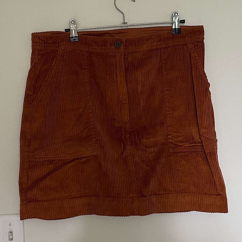 Unworn GAP rust colored corduroy skirt